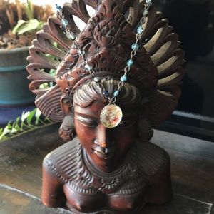 Blue crystal necklace with floral pendant